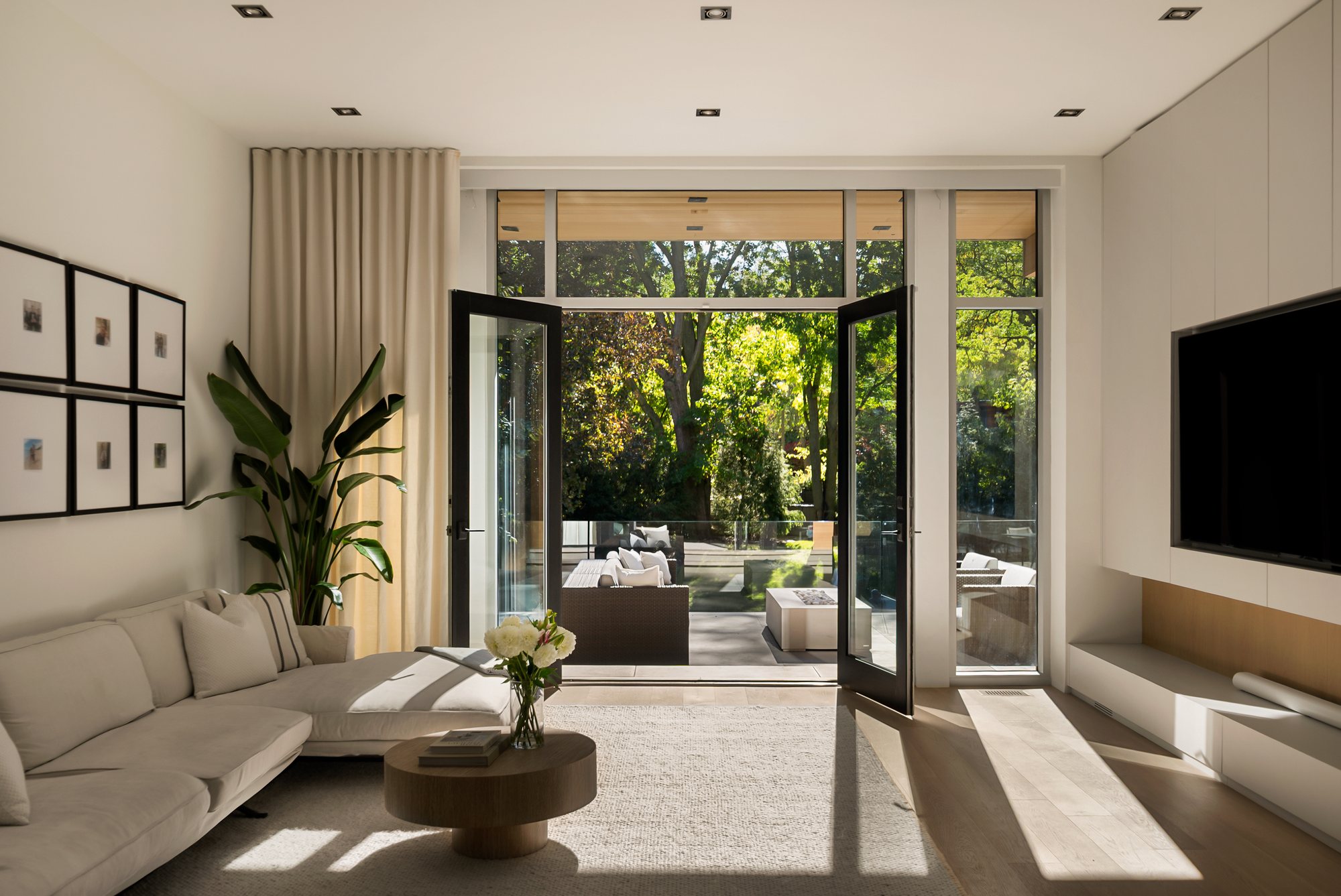 Contemporary lounge area